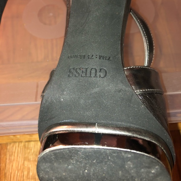 Open toe silver Guess platform heels - Picture 4 of 4